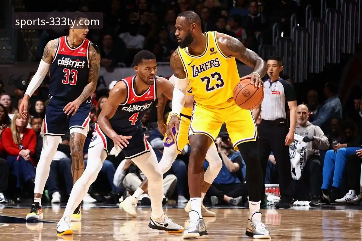 巨星闪耀vs团队韧性：湖人险胜步行者背后的攻防博弈与体育APP官方平台的观赛进化